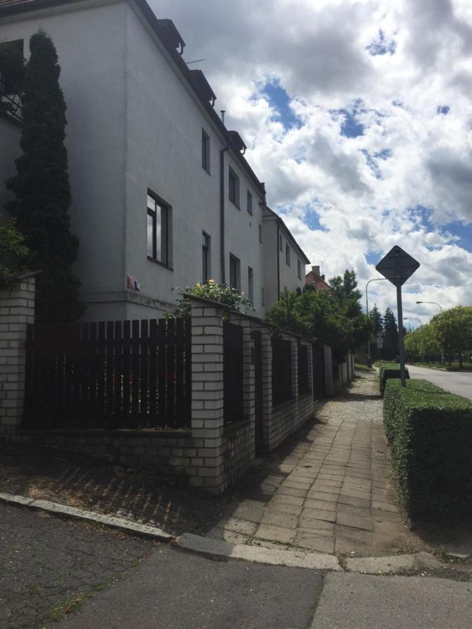 Blue Apartment In Beautiful English Style Garden With Atmosphere 프라하 외부 사진